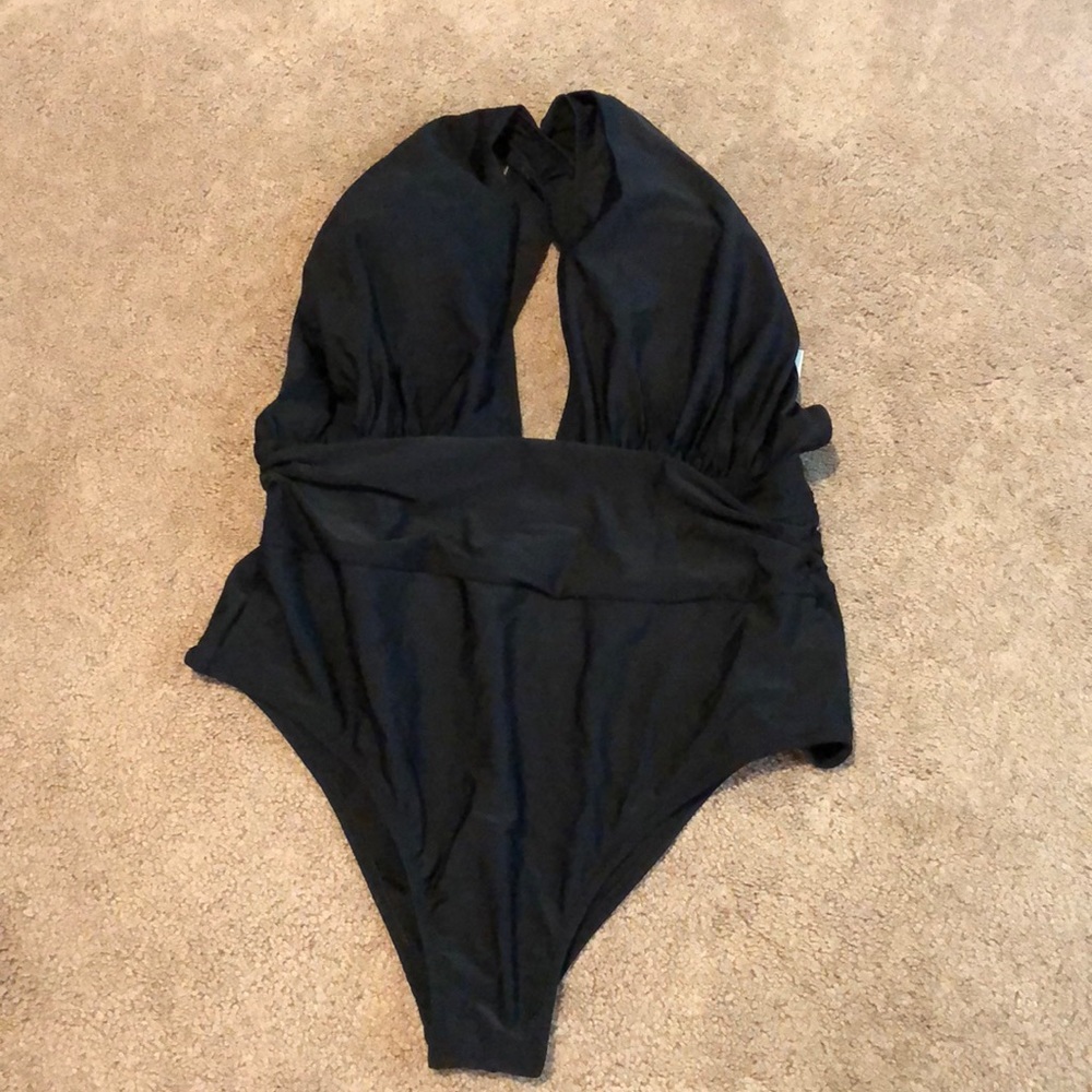 BRAND NEW Cupshe Women’s one-piece bathing suit